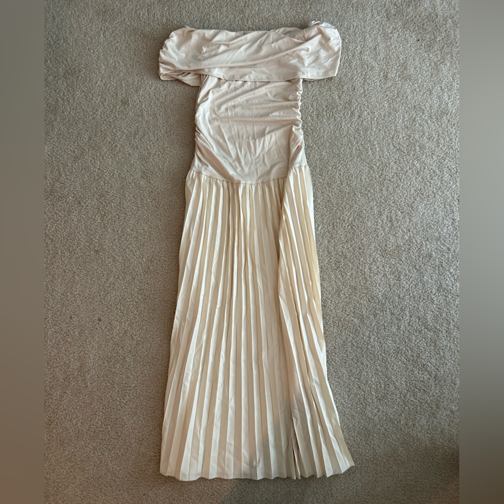 Chic Off-Shoulder Cream Maxi Dress